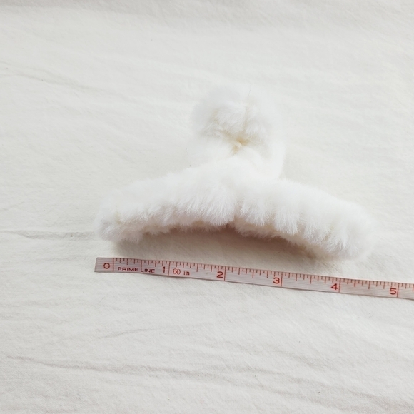 Plush hair claw clip hair accessories - Picture 6 of 7
